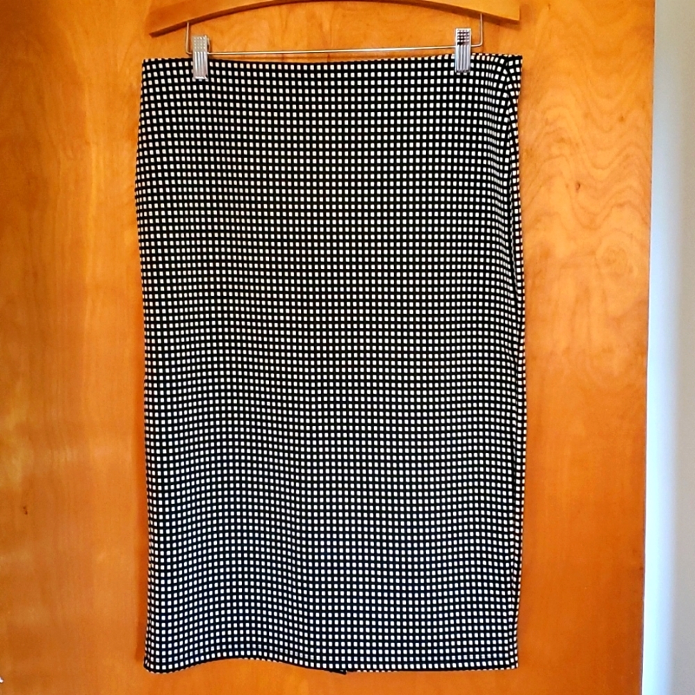 Old Navy Black and White Pencil Skirt
